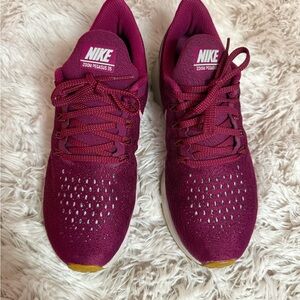 Nike Women's Zoom Pegasus 35 - Maroon and Gold